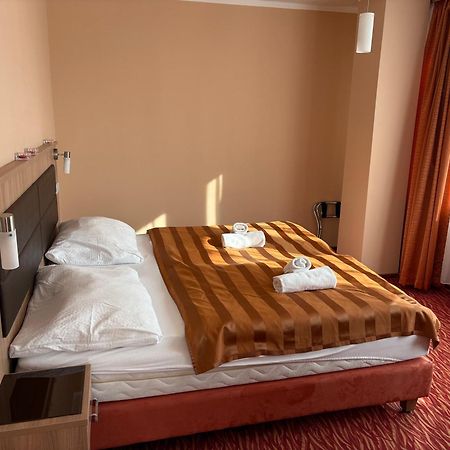 Hotel Opera Jaromerice nad Rokytnou Esterno foto