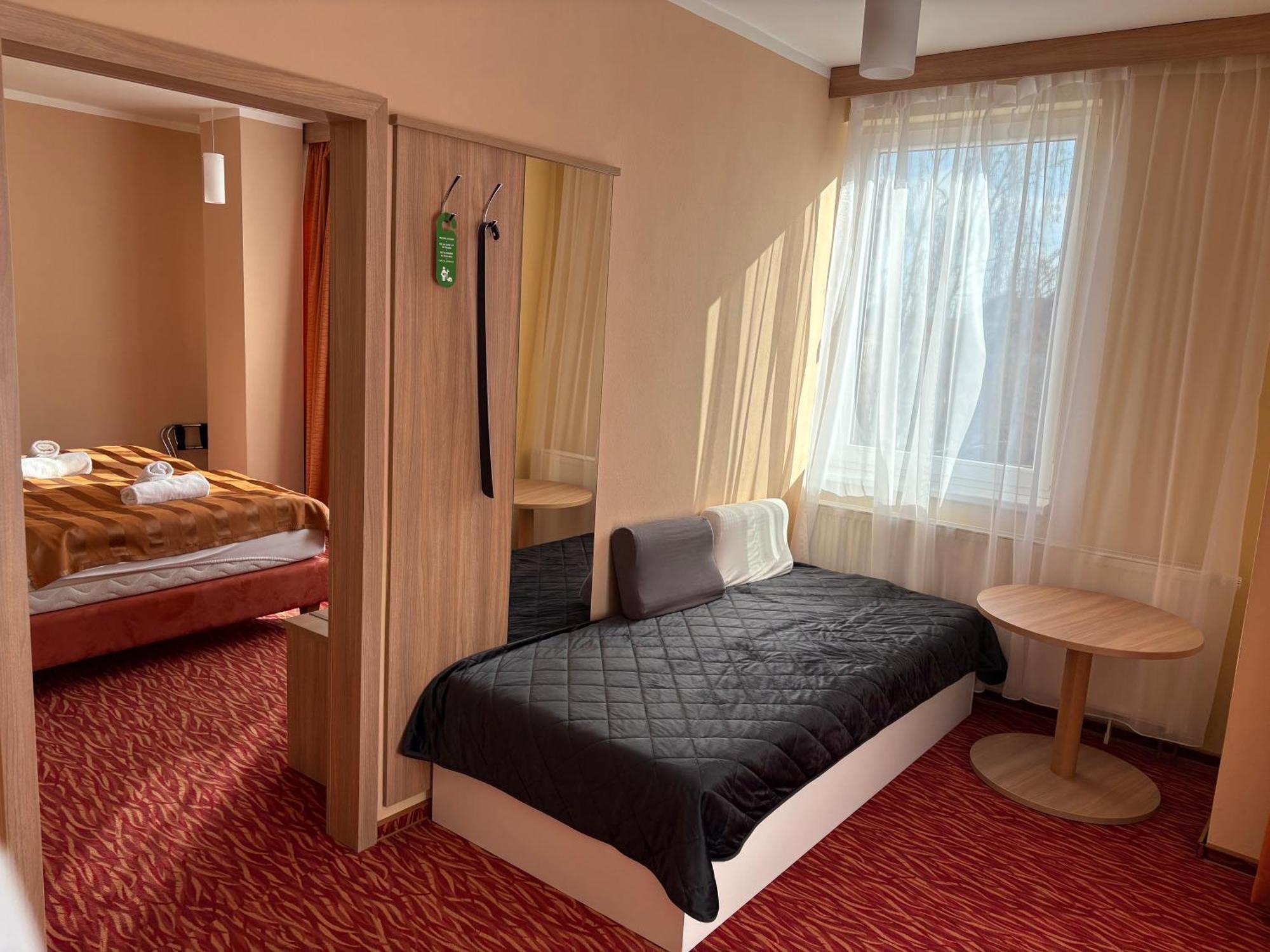 Hotel Opera Jaromerice nad Rokytnou Esterno foto