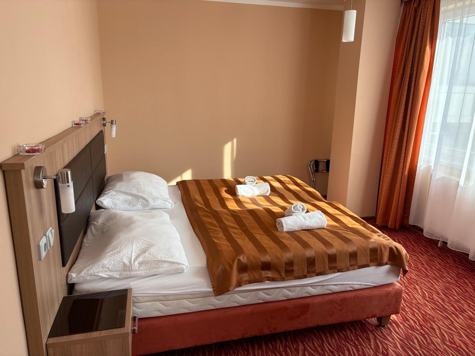 Hotel Opera Jaromerice nad Rokytnou Esterno foto