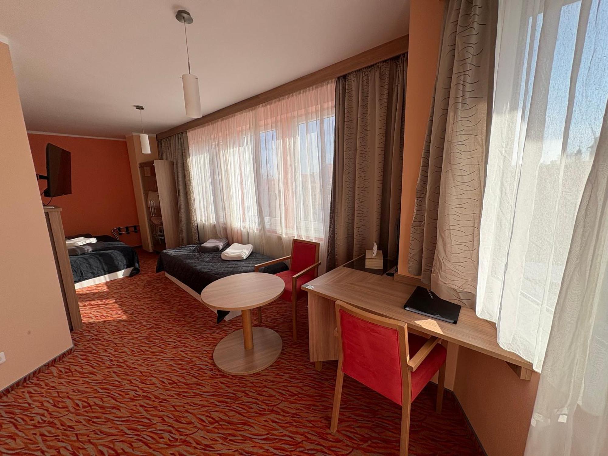 Hotel Opera Jaromerice nad Rokytnou Esterno foto