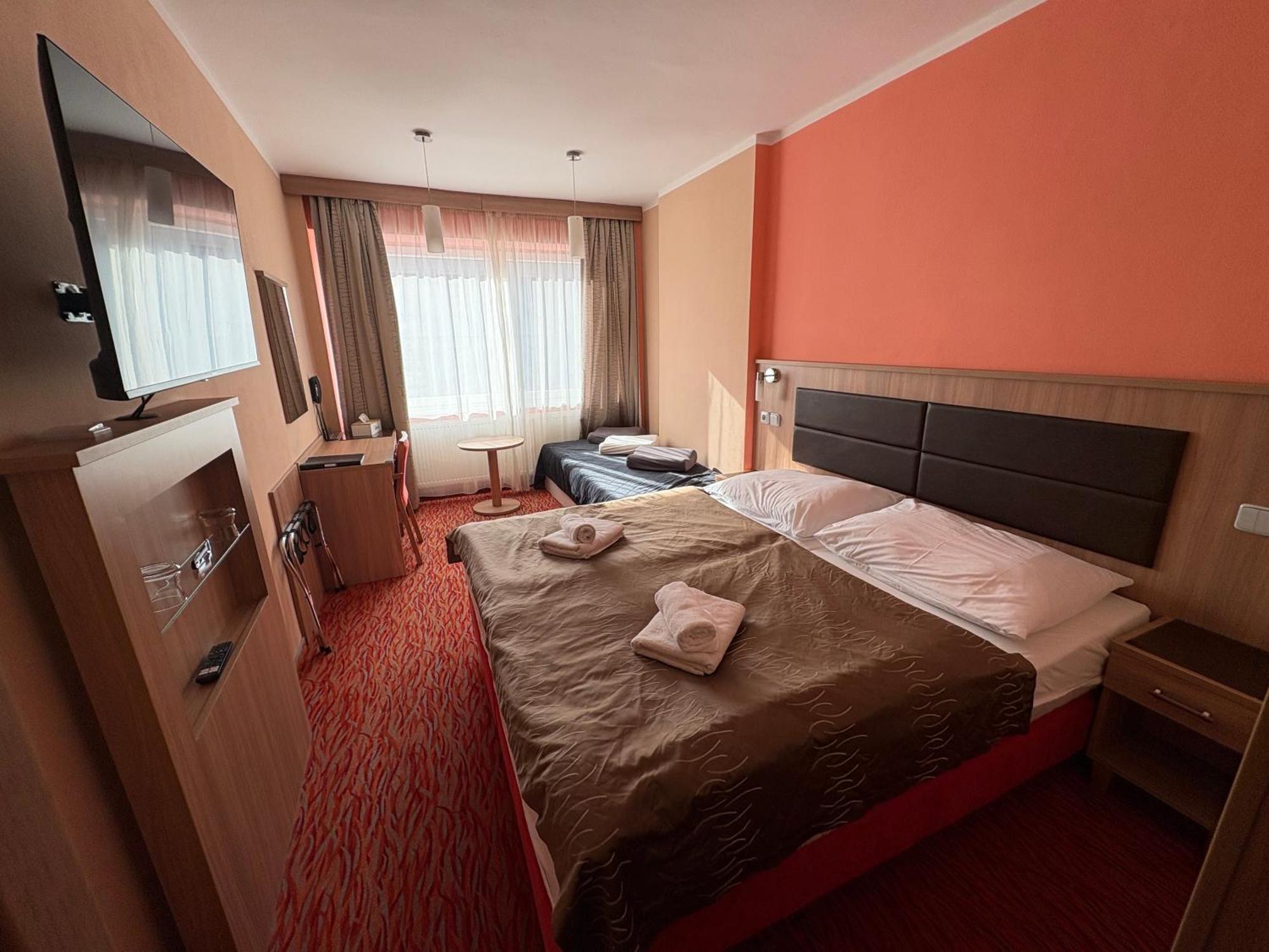 Hotel Opera Jaromerice nad Rokytnou Esterno foto